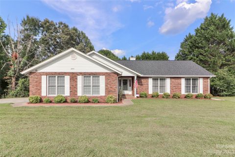 3848 River Road sold home in Melrose Place, Hickory, NC