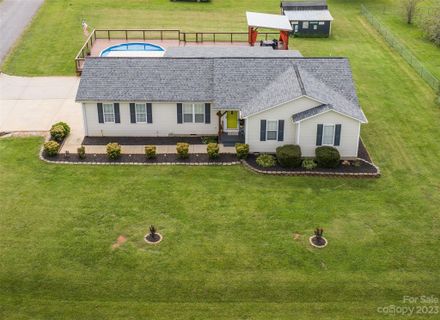 2063 Rocketts Way sold home in Glencroft, Newton, NC