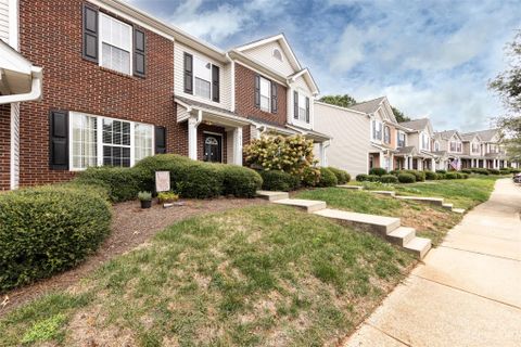 2933 Little Stream Court sold home in Summerfield Townhomes, Matthews, NC
