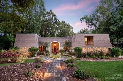 3401 Windbluff Drive