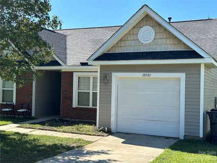 10301 Green Hedge Avenue sold home in Sinclair Place, Charlotte, NC