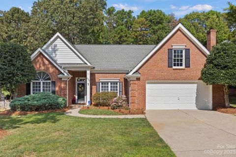 5004 Hickory Lake Lane