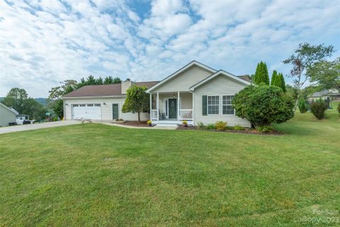 385 Hidden Meadow Drive sold home in Mountain Meadows, Hendersonville, NC