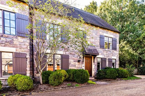 1625 Bibury Lane