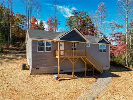 176 S Vineyard Village Drive sold home in Old Vineyard Village, Old Fort, NC