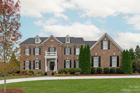 817 Wandering Way Drive
