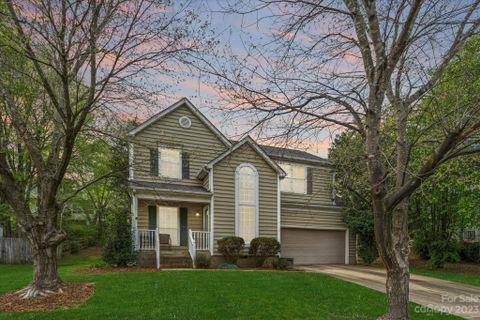 379 Sw Queens Drive