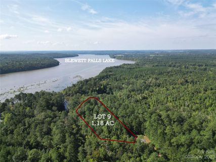 9 Baypoint Trail