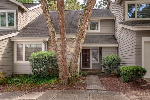 5718 Courtview Drive sold home in Sharon View Place, Charlotte, NC