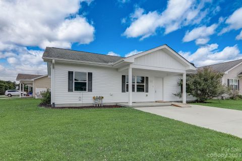 107 Hofer Court sold home in Dodd Meadows, East Flat Rock, NC