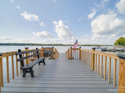 289 N Shore Drive