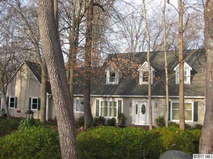 3323 Lincoln Lane