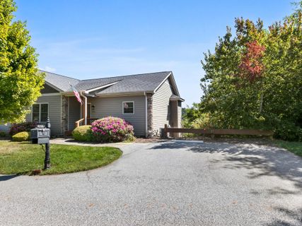 151 Red Hawk Knoll