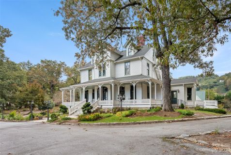 1109 White Pine Drive sold home in Laurel Park, Hendersonville, NC