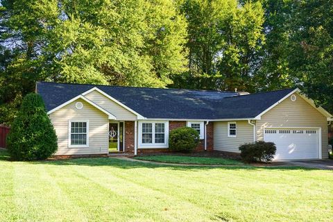211 31st Avenue Court sold home in Meadow Creek, Hickory, NC
