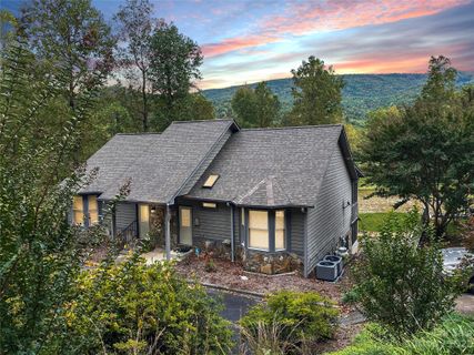 307 Blue Ridge Drive 8 sold home in Village Green, Marion, NC