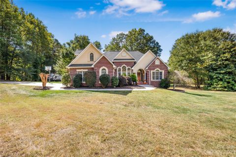 1722 Arbor Way Drive sold home in Country Club Gardens, Shelby, NC