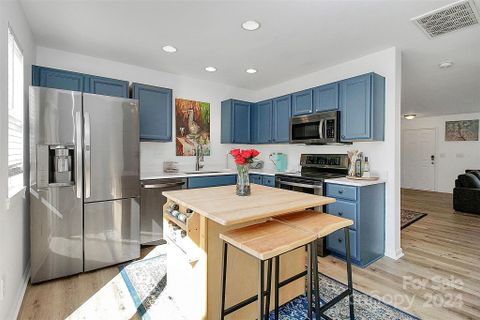 735 Rock Lake Glen