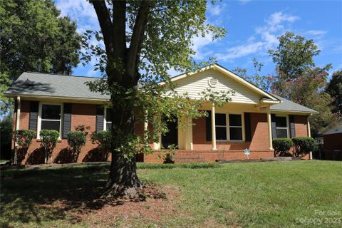 7511 Meadowdale Lane sold home in Idlewild Farms, Charlotte, NC
