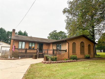 1060 Oakwood Street sold home in Brookwood, Maiden, NC