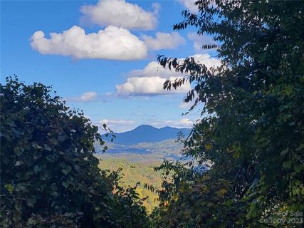 310 High Cliff Drive sold home in Spring Valley, Waynesville, NC