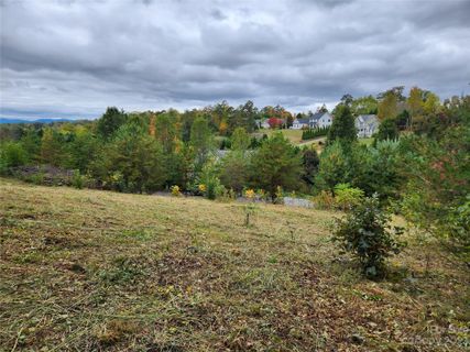 25 Old Farm House Road sold home in Jupiter Hills, Weaverville, NC