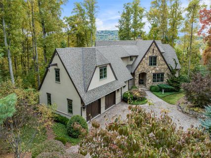 807 Blackthorne Lane