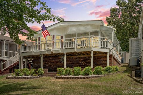 121 Dogwood Circle