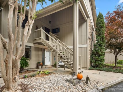 520 Davis Mountain Road sold home in Country Ridge, Hendersonville, NC
