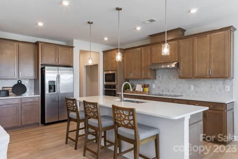 5806 Strathmore Court