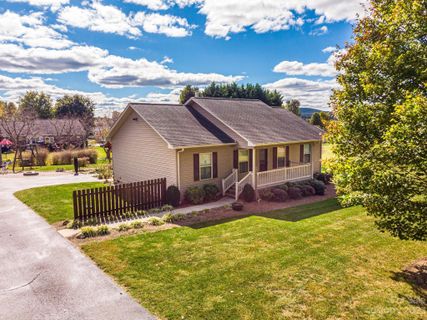 101 Third Avenue sold home in Meadow Ridge, Hildebran, NC