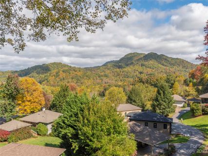 176 Winghaven Heights sold home in Hawks Crest, Waynesville, NC