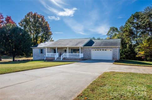 3075 Sunset Drive sold home in Charlotta Court, Claremont, NC