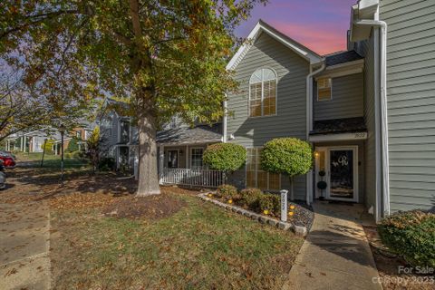2822 Iron Gate Lane
