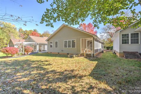 302 Creeks End Circle