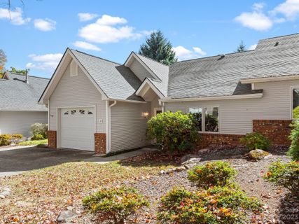 8 Silver Place sold home in Mountainbrook Village, Black Mountain, NC