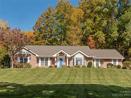 325 Whispering Hills Drive sold home in Whispering Hills, Hendersonville, NC
