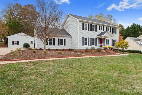 3010 8th Street Court sold home in Windsor Forest, Hickory, NC