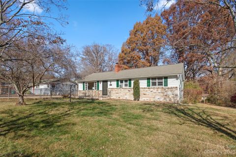 206 Sherwood Road sold home in Sherwood Forest, Swannanoa, NC