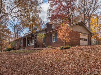 661 Nellie John Drive sold home in Dogwood Acres, Clyde, NC