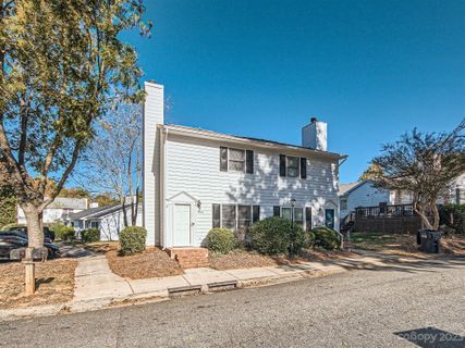 5918 Crape Myrtle Lane sold home in Oakdale Place, Charlotte, NC