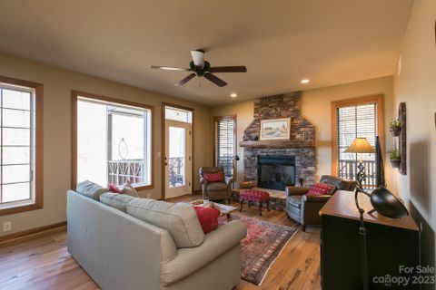 61 Creekside Way G/202