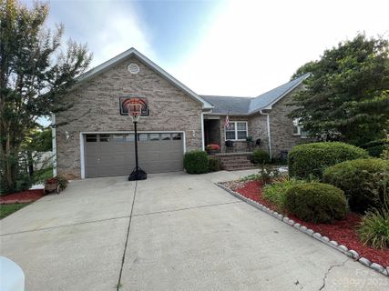 5175 Olde School Drive sold home in Olde School Sub, Hickory, NC