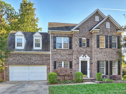 15877 Wayland Drive sold home in Kenilworth, Charlotte, NC