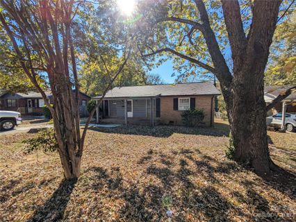 4132 Shamrock Drive sold home in Crestmont, Charlotte, NC