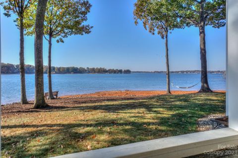 907 Southwest Drive
