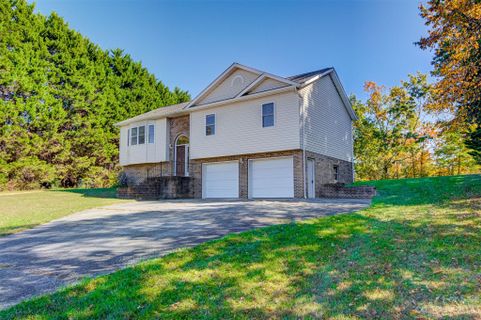 3921 Oakmont Lane sold home in Oakmont, Hickory, NC