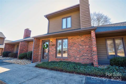 300 4 Pinkney Street sold home in Village Square, Shelby, NC