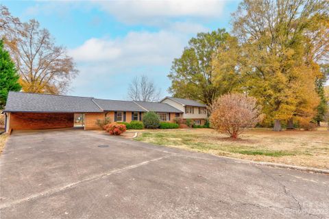 912 Sherwood Lane sold home in Country Club, Kings Mountain, NC