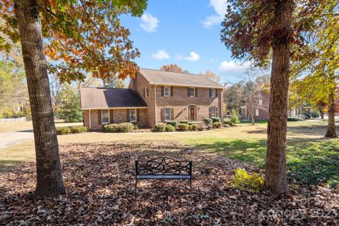 8321 Camelot Drive sold home in Camelot, Harrisburg, NC